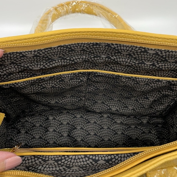 Suede satchel bag•Mod Cloth - Picture 6 of 8